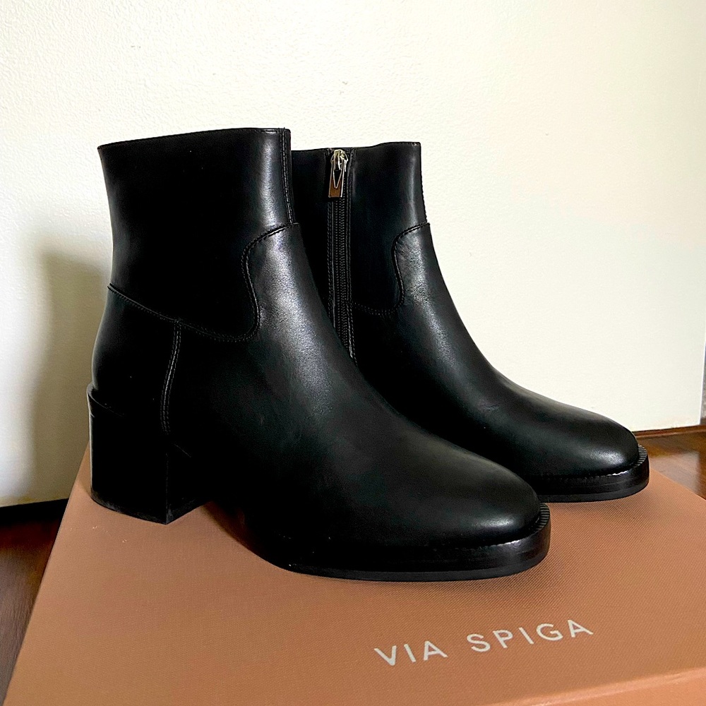 Via Spiga Leather Ankle Boot